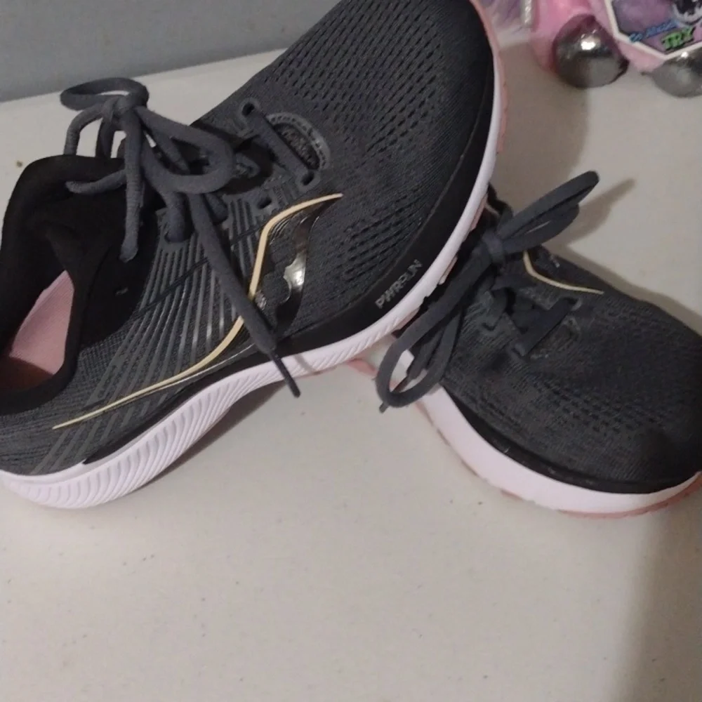 Saucony Guide 14 PowerRun Charcoal Rose Sneakers Woman’s 7 fromfit walking runni